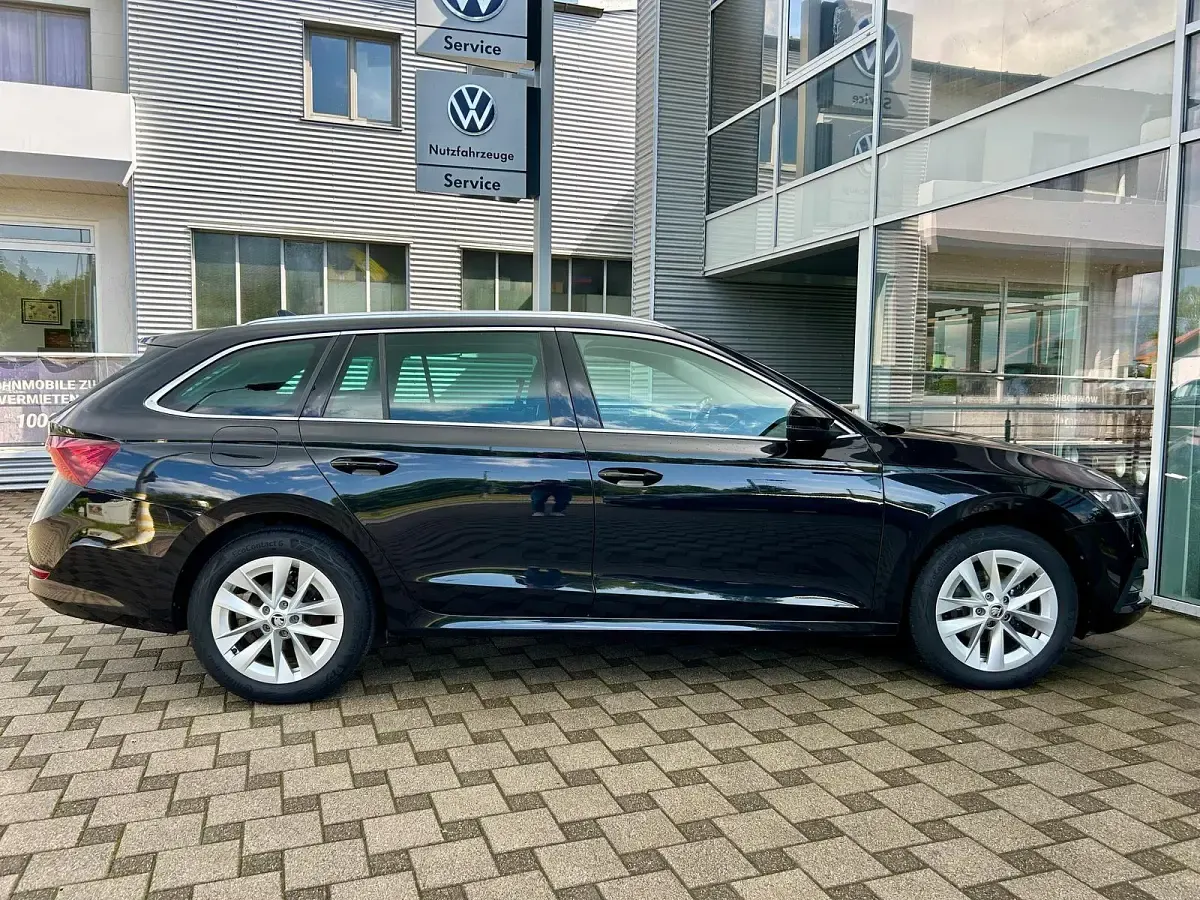 Gebraucht Skoda Octavia Ambition 150 PS (110 kW) 2021 Schwarzmagic perleffekt