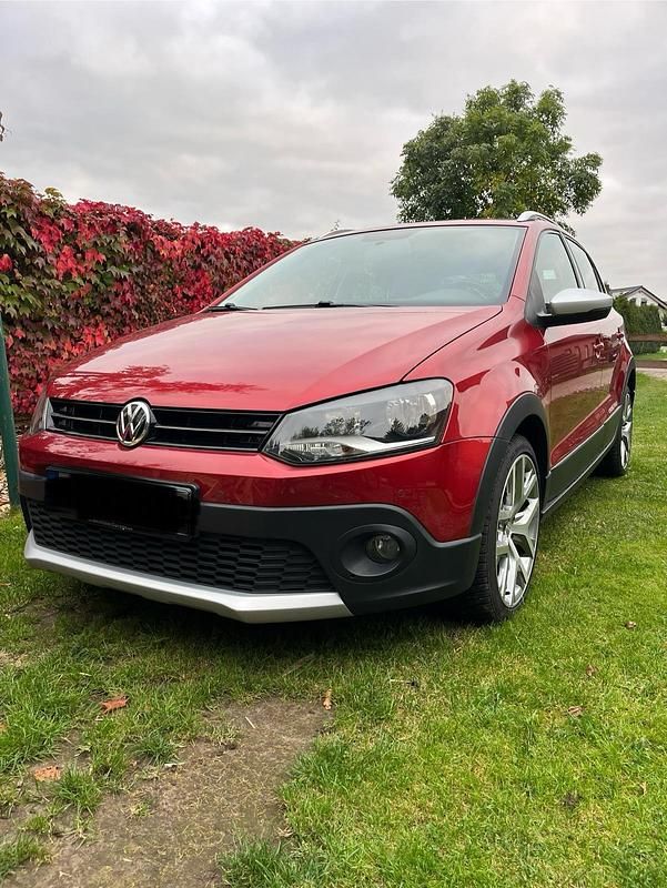 Rot Gebraucht 2016 VW Polo Cross Kleinwagen | 11.200 € (Fairer Preis) - Bild 1/4