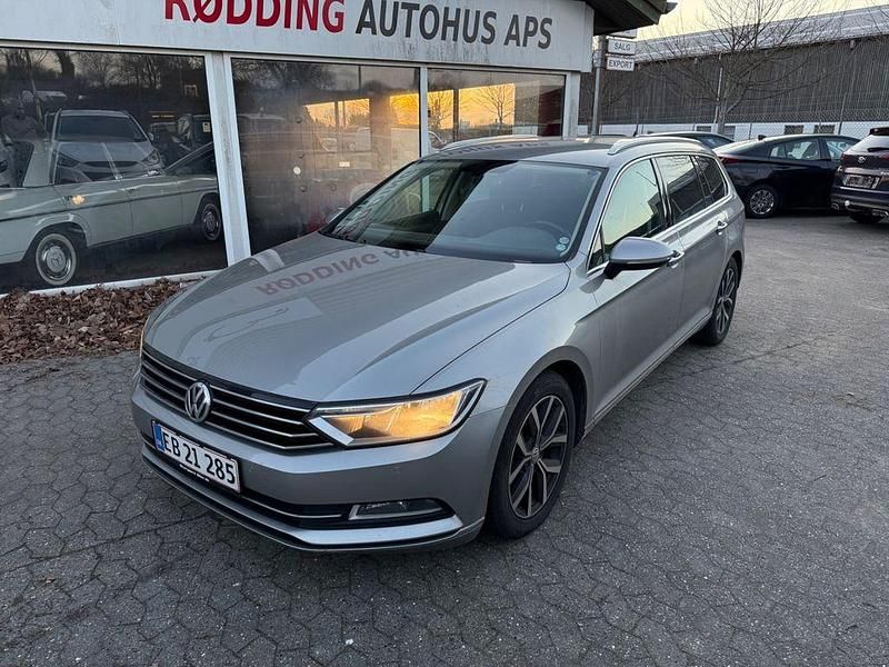 Second-hand VW Passat Highline 150 CP (110 kW) 2016 Argintiu Break
