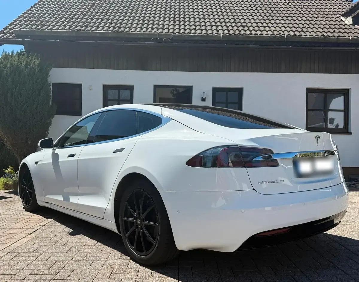 Używany Tesla Model S 383 kW (522 KM) 2017 Biały Hatchback