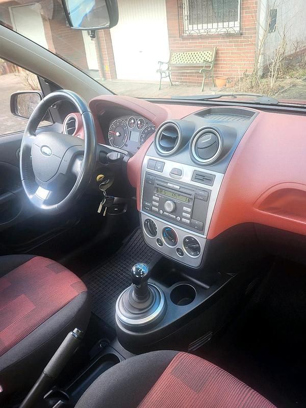 Gebraucht Ford Fiesta Style 101 PS (74 kW) 2007 Orange Kleinwagen