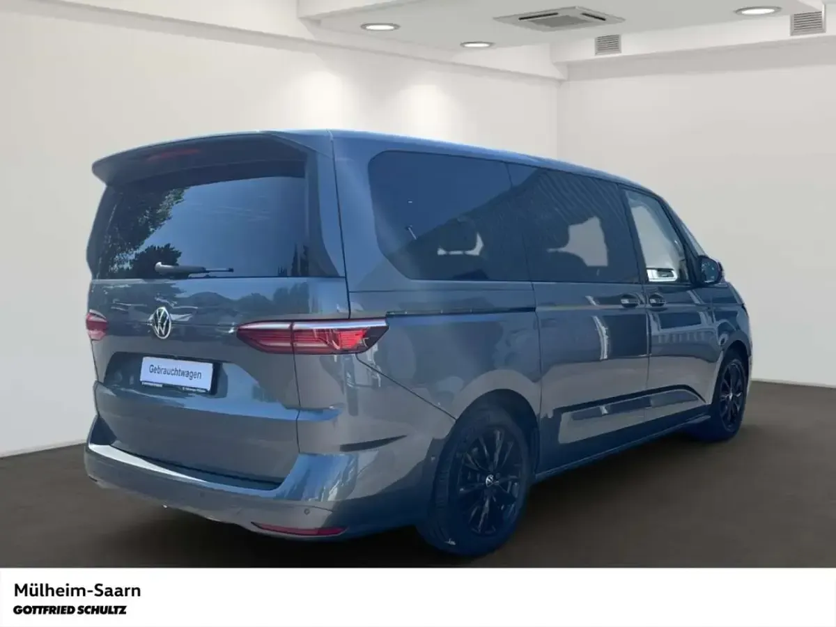 Gebraucht VW Multivan Life 150 PS (110 kW) 2023 Grau Van / Kleinbus
