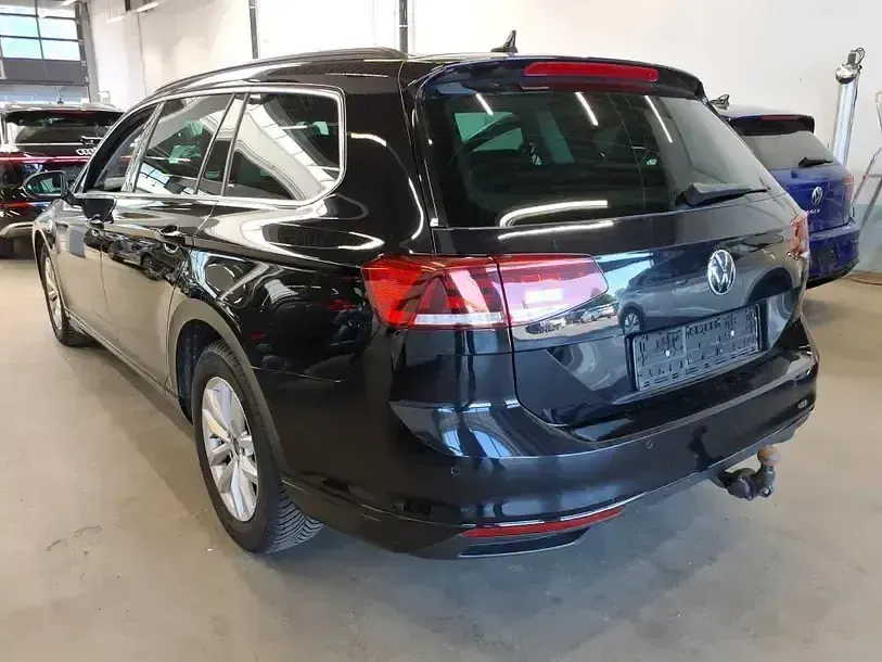Gebraucht VW Passat Business 150 PS (110 kW) 2024 Deep black perleffekt Kombi