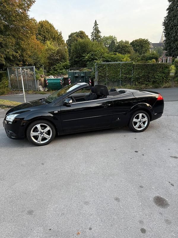 Schwarz Gebraucht 2007 Ford Focus Cabriolet Cabrio | 3.400 € (Fairer Preis) - Bild 1/4