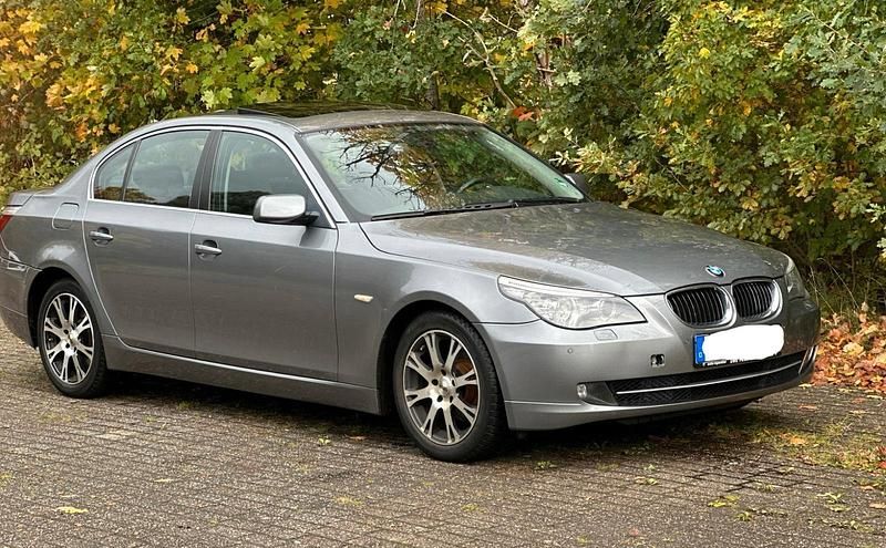 Grau Gebraucht 2008 BMW 523 Limousine | 1.900 € - Bild 1/4