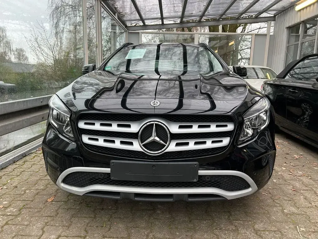Gebraucht Mercedes GLA180 122 PS (89 kW) 2019 Schwarz SUV