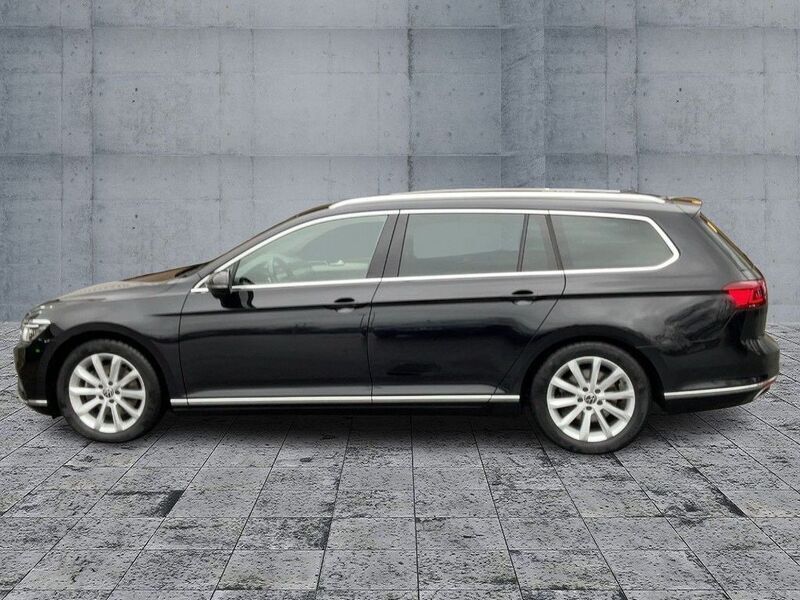 Gebraucht VW Passat Elegance 150 PS (110 kW) 2023 Deep black perleffekt Kombi