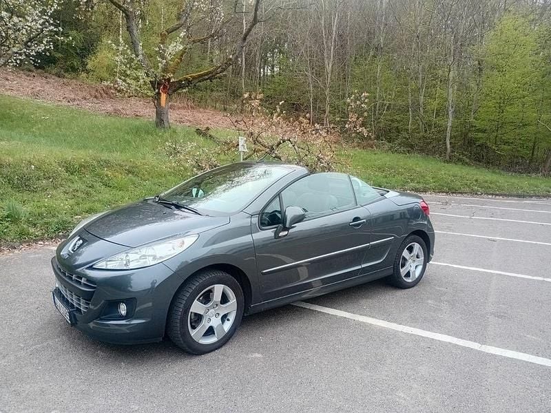Gebraucht Peugeot 207 CC Active 120 PS (88 kW) 2013 Grau Cabrio
