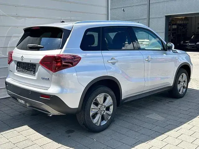 Neu Suzuki Vitara Comfort 110 PS (80 kW) 2026 Silky silver metallic silky silver metallic SUV