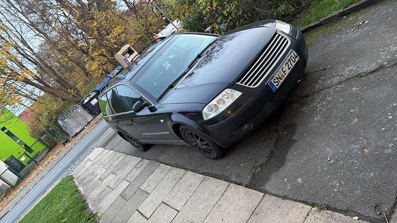 Schwarz Gebraucht 2003 VW Passat Kombi | 600 € (Superpreis) - Bild 1/4