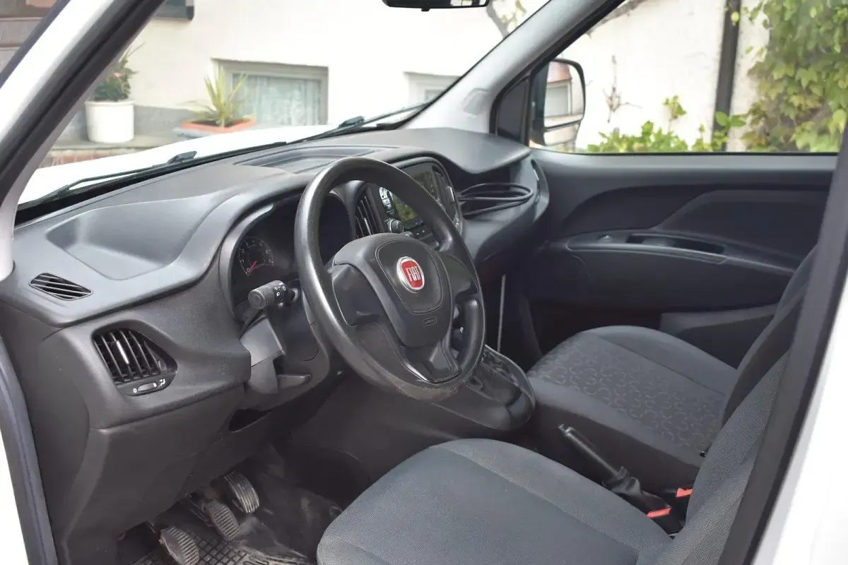 Gebraucht Fiat Doblò 95 PS (69 kW) 2018 Weiß Van / Kleinbus