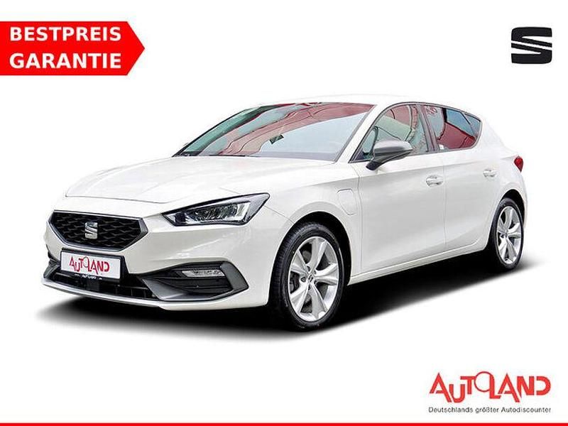 Weiß Gebraucht 2021 Seat Leon FR Limousine | 21.950 € (Fairer Preis) - Bild 1/4