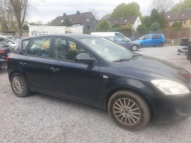 Gebraucht Kia Ceed LX 109 PS (80 kW) 2007 Schwarz Kleinwagen