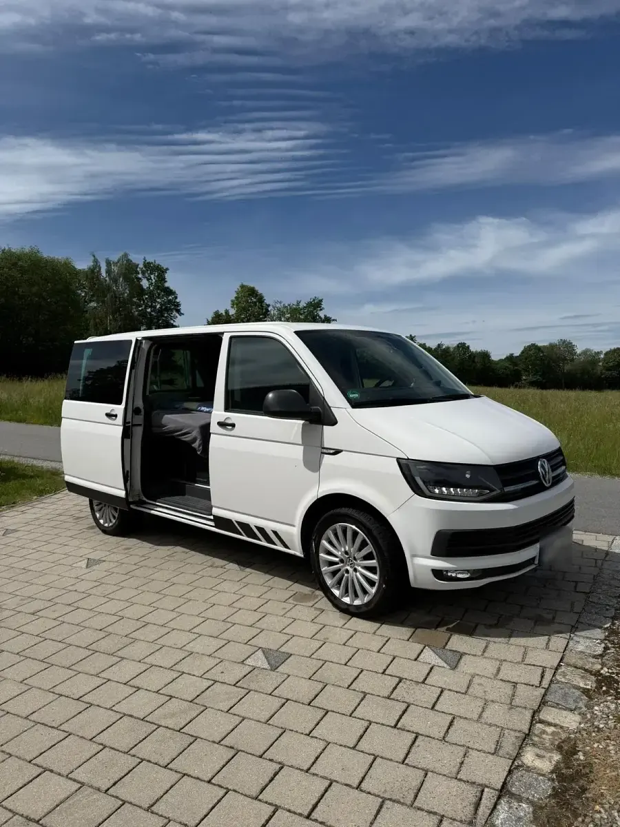 Gebraucht VW Multivan 204 PS (150 kW) 2016 Weiß Van / Kleinbus