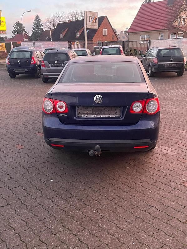Gebraucht VW Jetta 102 PS (75 kW) 2006 Blau Limousine
