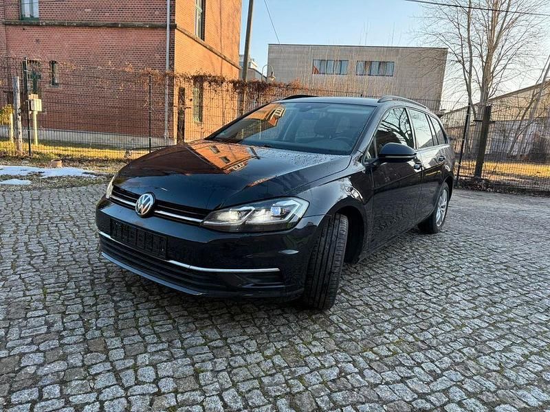 Gebraucht VW Golf VII Comfortline 116 PS (85 kW) 2018 Schwarz Kombi