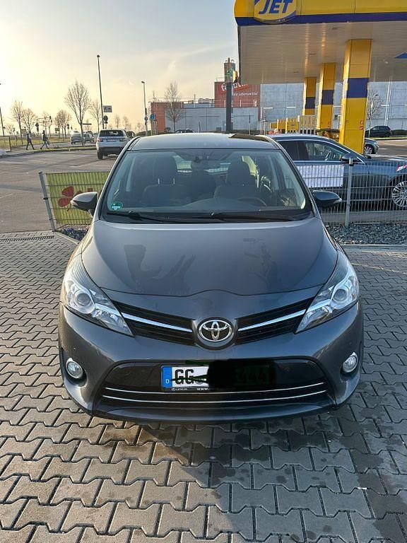 Gebraucht Toyota Verso Executive 147 PS (108 kW) 2015 Van / Kleinbus