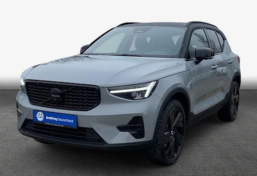 Neu Volvo XC40 Plus 163 PS (119 kW) 2026 Grau SUV