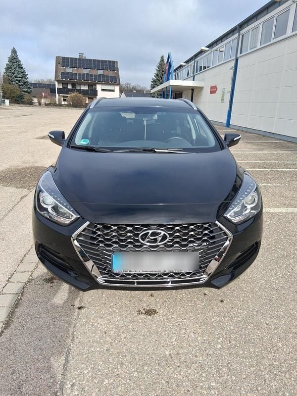 Gebraucht Hyundai i40 135 PS (99 kW) 2019 Schwarz Kombi