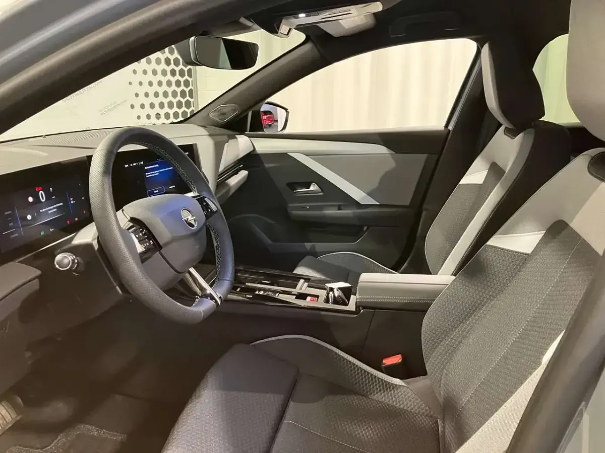Gebraucht Opel Astra Edition 145 PS (106 kW) 2026 Grau Kombi