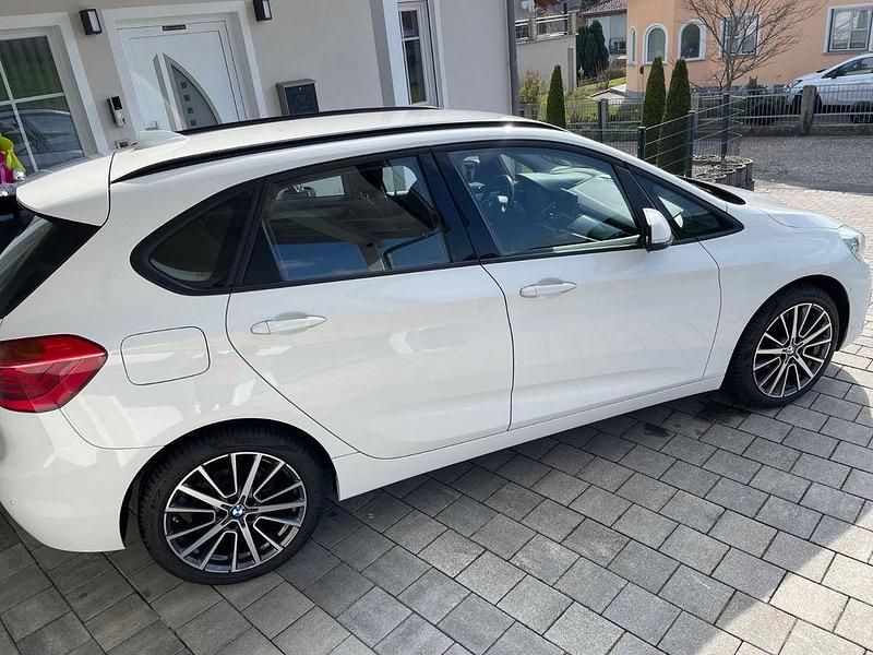Gebraucht BMW 216 Efficient Dynamics 109 PS (80 kW) 2019 Weiß Kombi