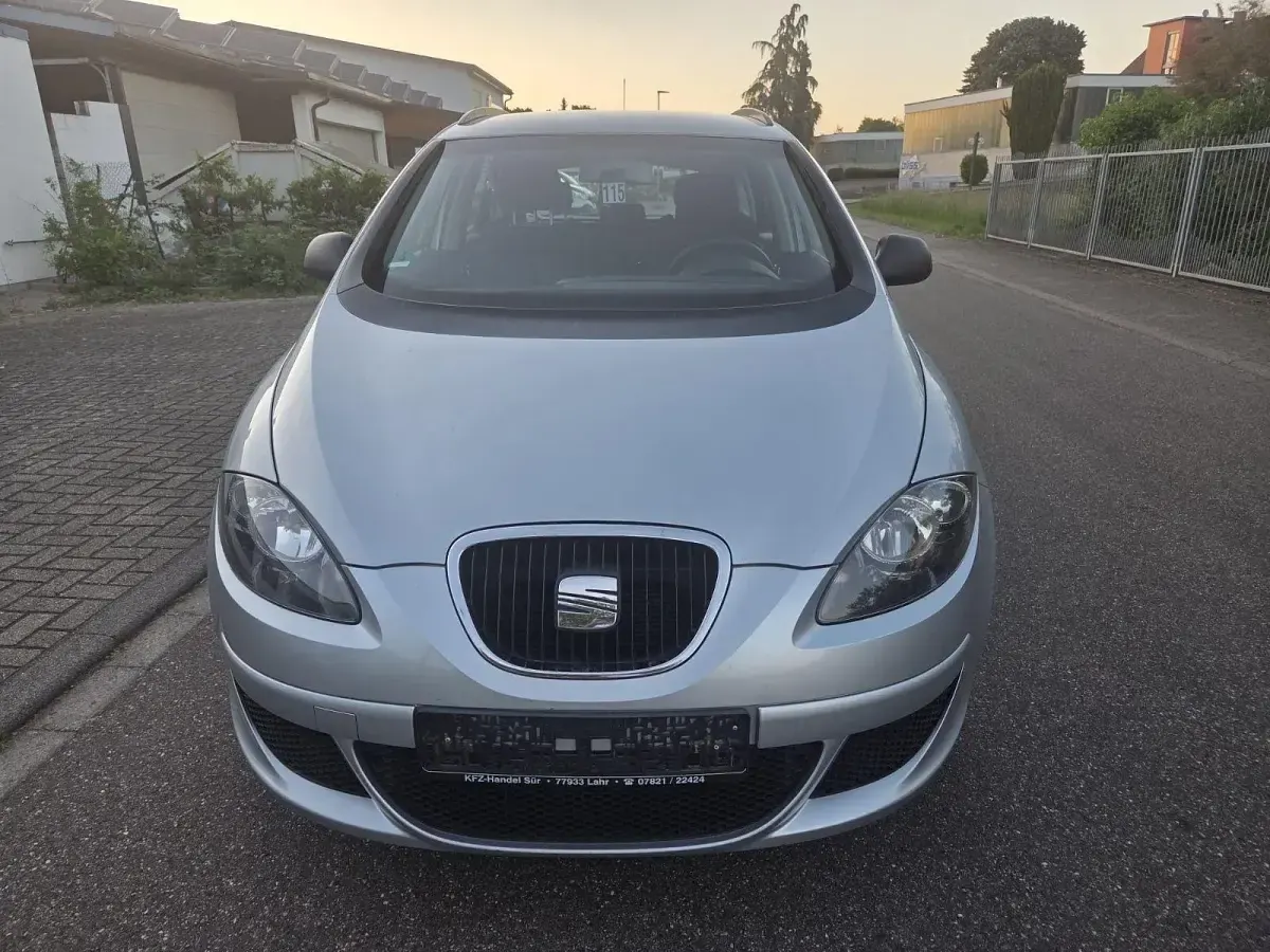Gebraucht Seat Altea XL Comfort 102 PS (75 kW) 2007 Silber Van / Kleinbus