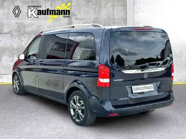Gebraucht Mercedes V220 Sport 163 PS (119 kW) 2018 Blau Van / Kleinbus