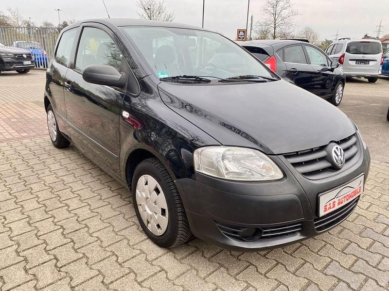 Gebraucht VW Fox 54 PS (39 kW) 2010 Schwarz Kleinwagen