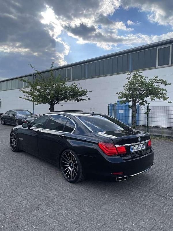 Gebraucht BMW 730L 245 PS (180 kW) 2012 Schwarz Limousine