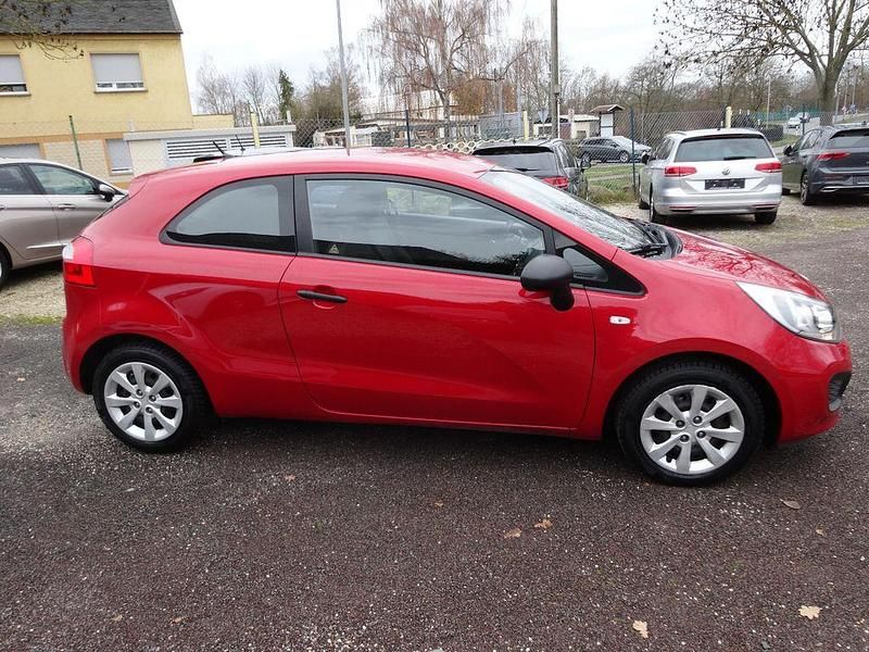 Gebraucht Kia Rio 86 PS (63 kW) 2013 Rot Limousine