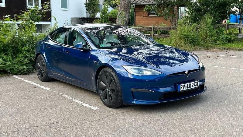 Blau Gebraucht 2024 Tesla Model S Plaid Limousine | 104.890 € - Bild 1/4