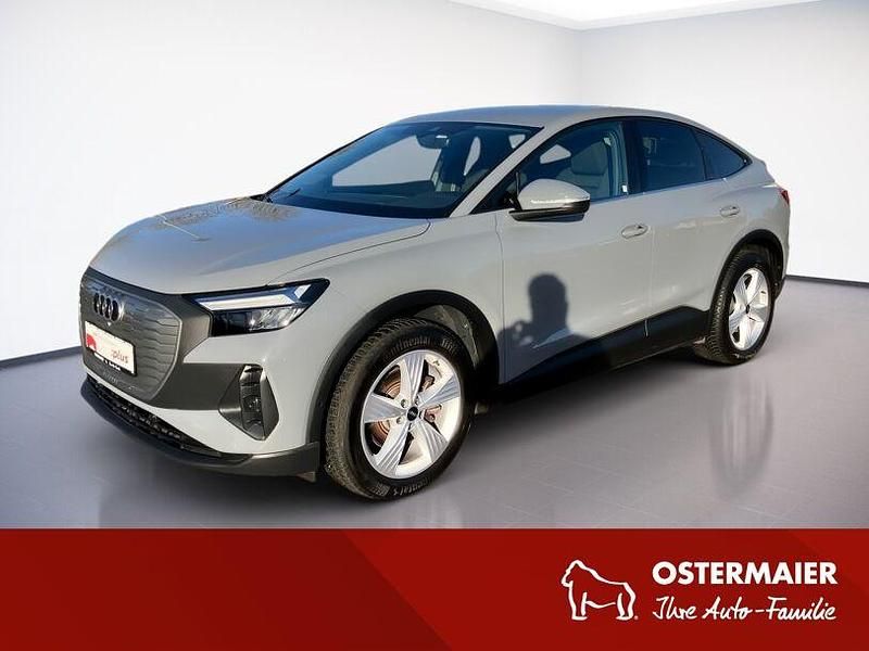 Grau Gebraucht 2022 Audi Q4 e-tron Ambiente SUV | 24.980 € (Guter Preis) - Bild 1/4