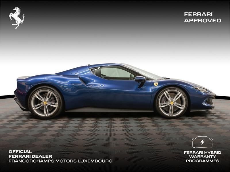 Gebraucht Ferrari 296 663 PS (487 kW) 2022 Blau Coupé