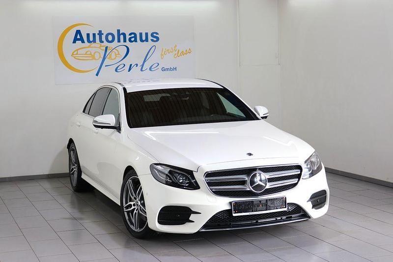 Weiß Gebraucht 2018 Mercedes E300 AMG line Limousine | 31.990 € (Teuer) - Bild 1/4