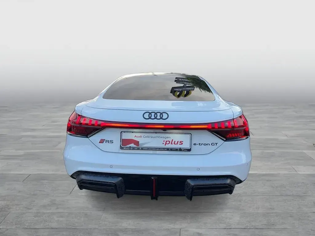 Second-hand Audi e-tron GT quattro Performance 620 kW (843 CP) 2024 Alb Berlinǎ