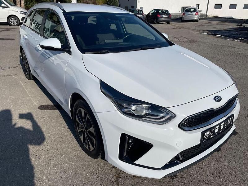 Gebraucht Kia Ceed 105 PS (77 kW) 2021 Weiß Kleinwagen
