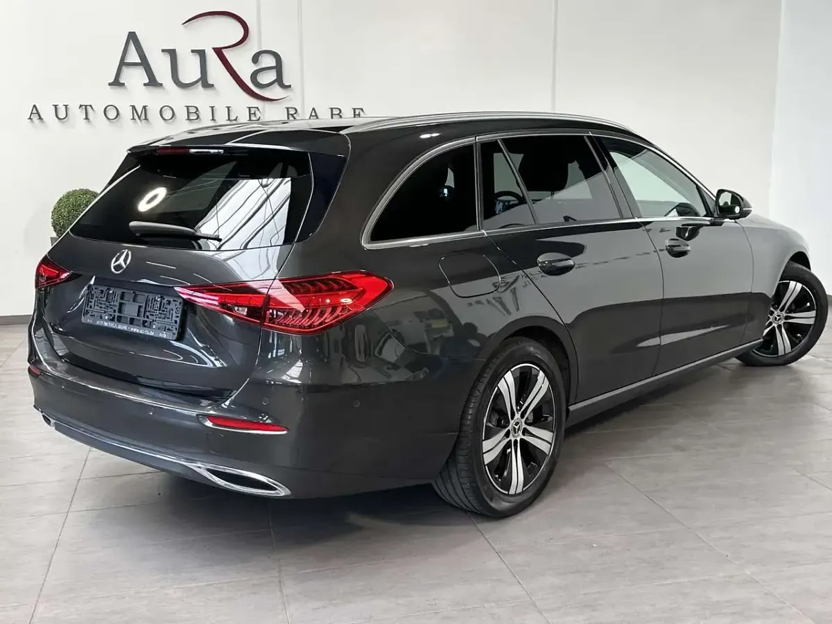 Gebraucht Mercedes C200 Avantgarde 163 PS (119 kW) 2023 Graphitgrau Kombi