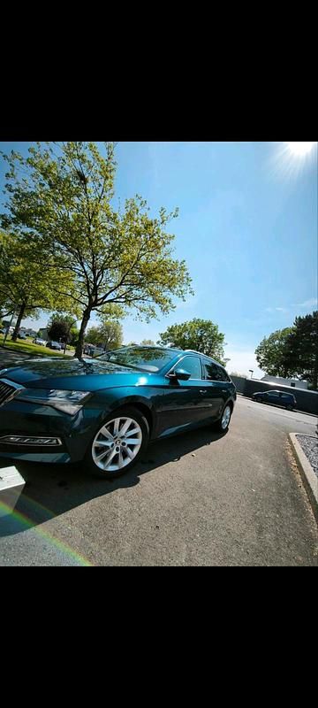 Blau Gebraucht 2020 Skoda Superb Kombi | 15.500 € - Bild 1/4