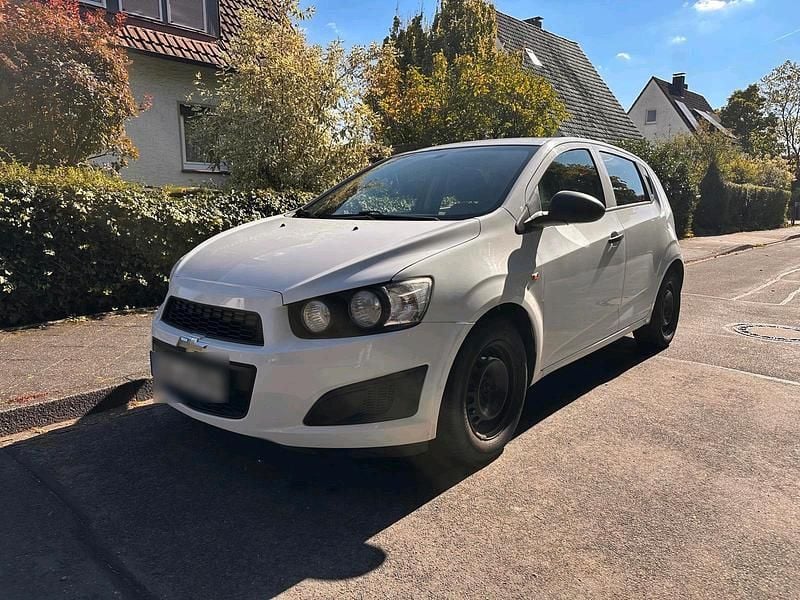 Weiß Gebraucht 2012 Chevrolet Aveo Kleinwagen | 2.900 € (Guter Preis) - Bild 1/4