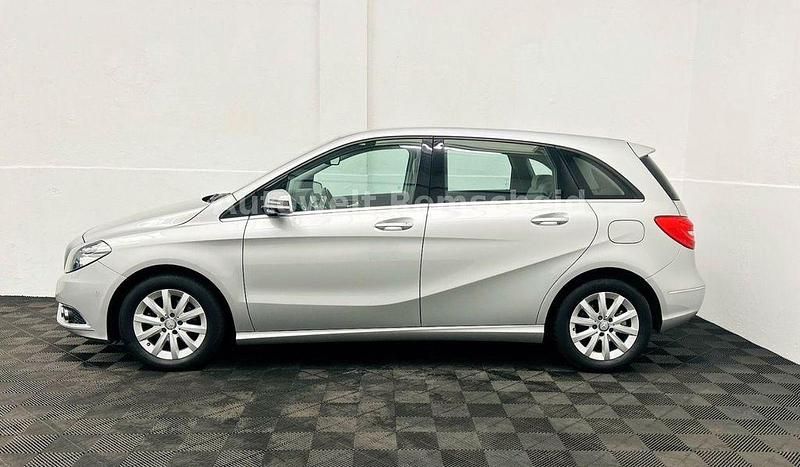 Gebraucht Mercedes B180 122 PS (89 kW) 2013 Silber Van / Kleinbus
