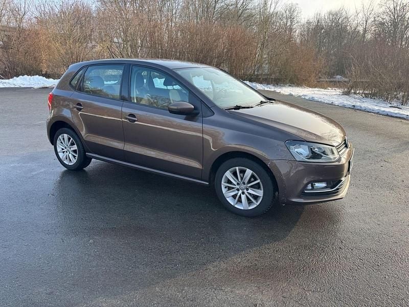 Gebraucht VW Polo Highline 90 PS (66 kW) 2015 Braun Kleinwagen