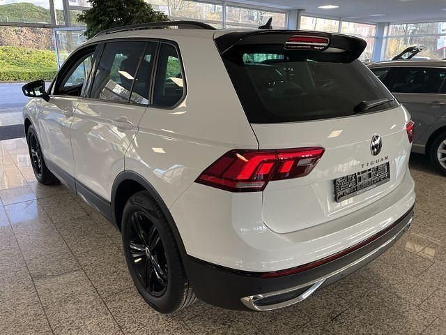 Gebraucht VW Tiguan Life 150 PS (110 kW) 2023 Weiss, metallic SUV