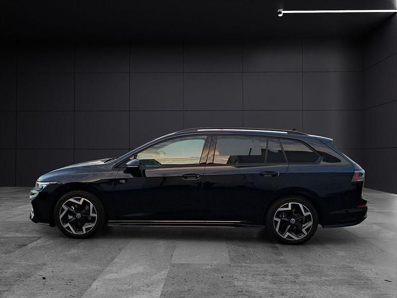 Gebraucht VW Golf VIII R-line 150 PS (110 kW) 2025 Grenadillschwarz metallic Kombi