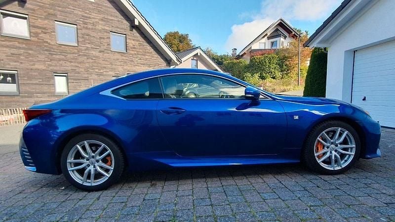 Blau Gebraucht 2017 Lexus RC200 Sport Line Coupé | 26.000 € - Bild 1/4