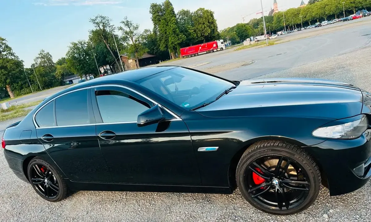Gebraucht BMW 520 184 PS (135 kW) 2012 Schwarz Limousine