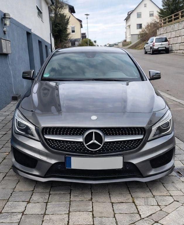 Grau Gebraucht 2014 Mercedes CLA180 AMG line Limousine | 13.000 € (Guter Preis) - Bild 1/4