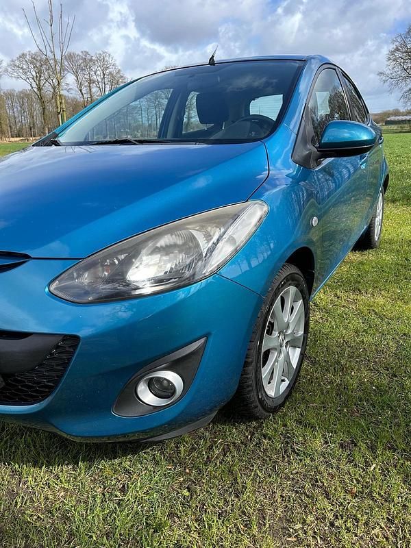 Gebraucht Mazda 2 75 PS (55 kW) 2011 Blau Kleinwagen