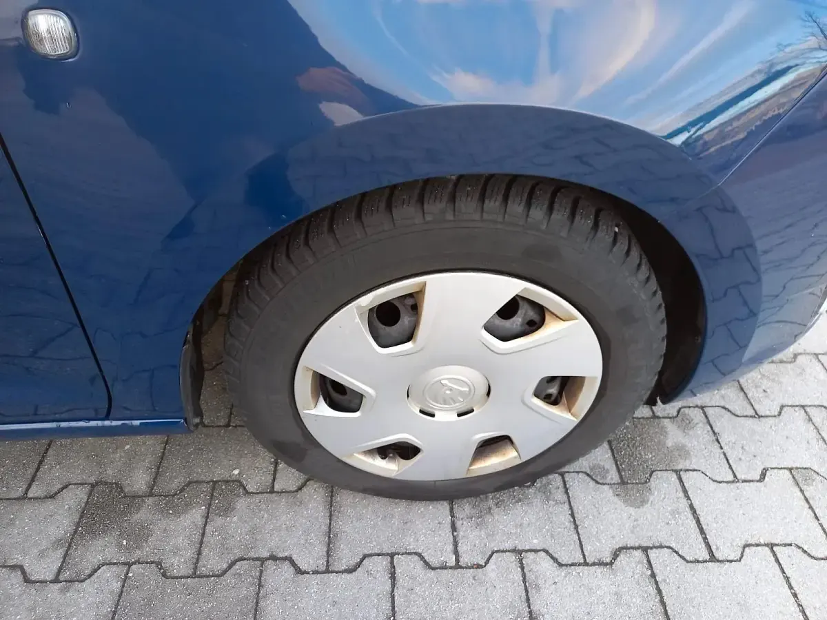 Gebraucht Skoda Rapid Ambition 105 PS (77 kW) 2012 Blau Kleinwagen