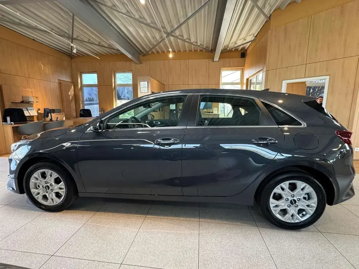 Nowe Kia Ceed 140 KM (102 kW) 2026 Srebrny Hatchback