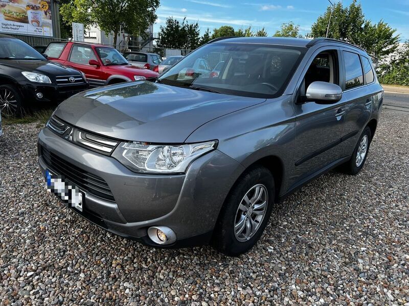 Grau Gebraucht 2013 Mitsubishi Outlander Invite SUV | 8.900 € (Fairer Preis) - Bild 1/4